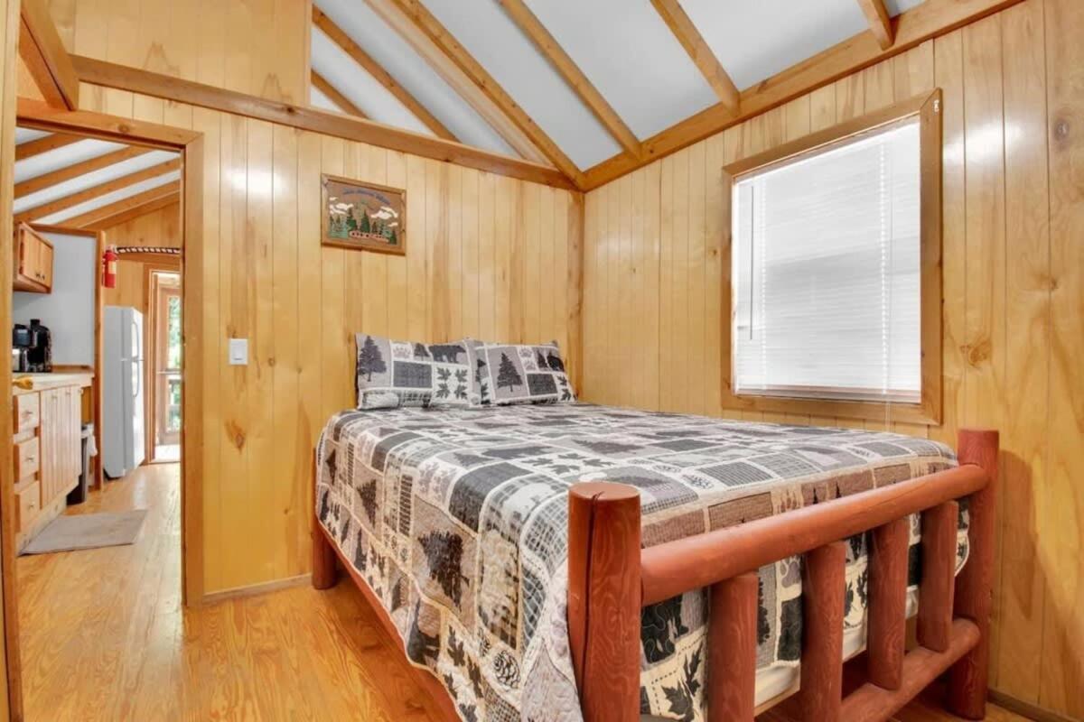 Charming Log Cabin In Bloomington Esterno foto