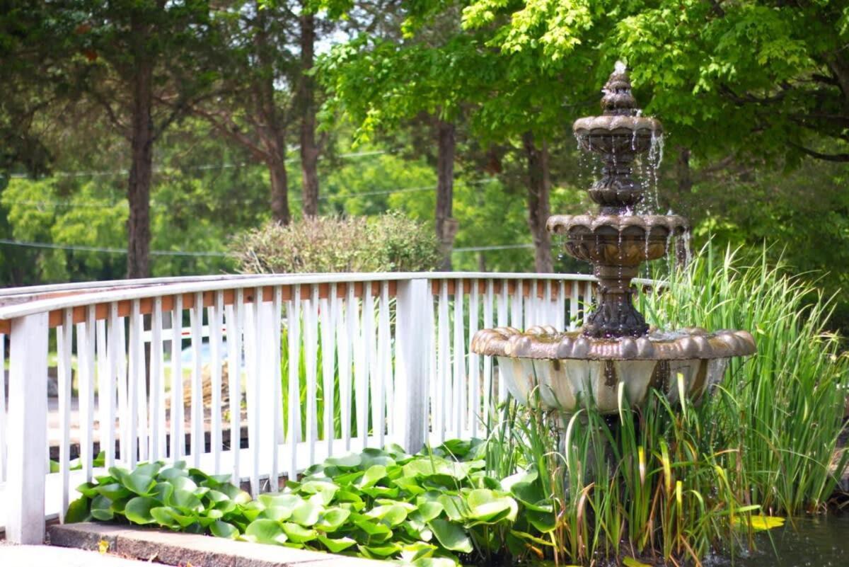 Charming Log Cabin In Bloomington Esterno foto